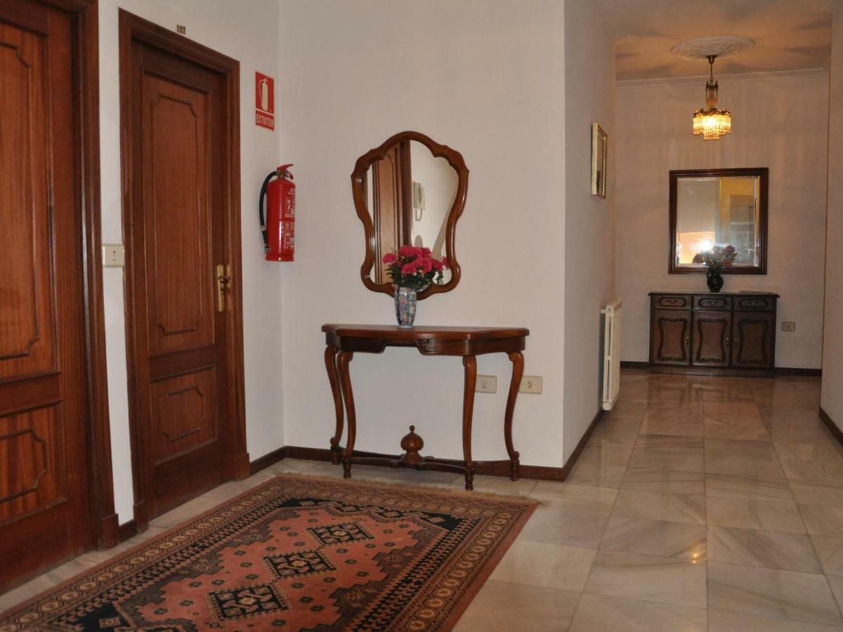 Hostal Mourelos Эль-Грове Экстерьер фото