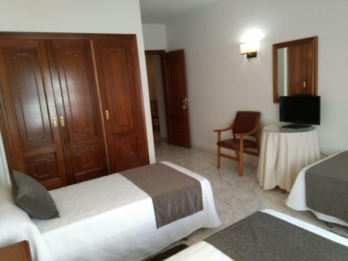 Hostal Mourelos Эль-Грове Номер фото