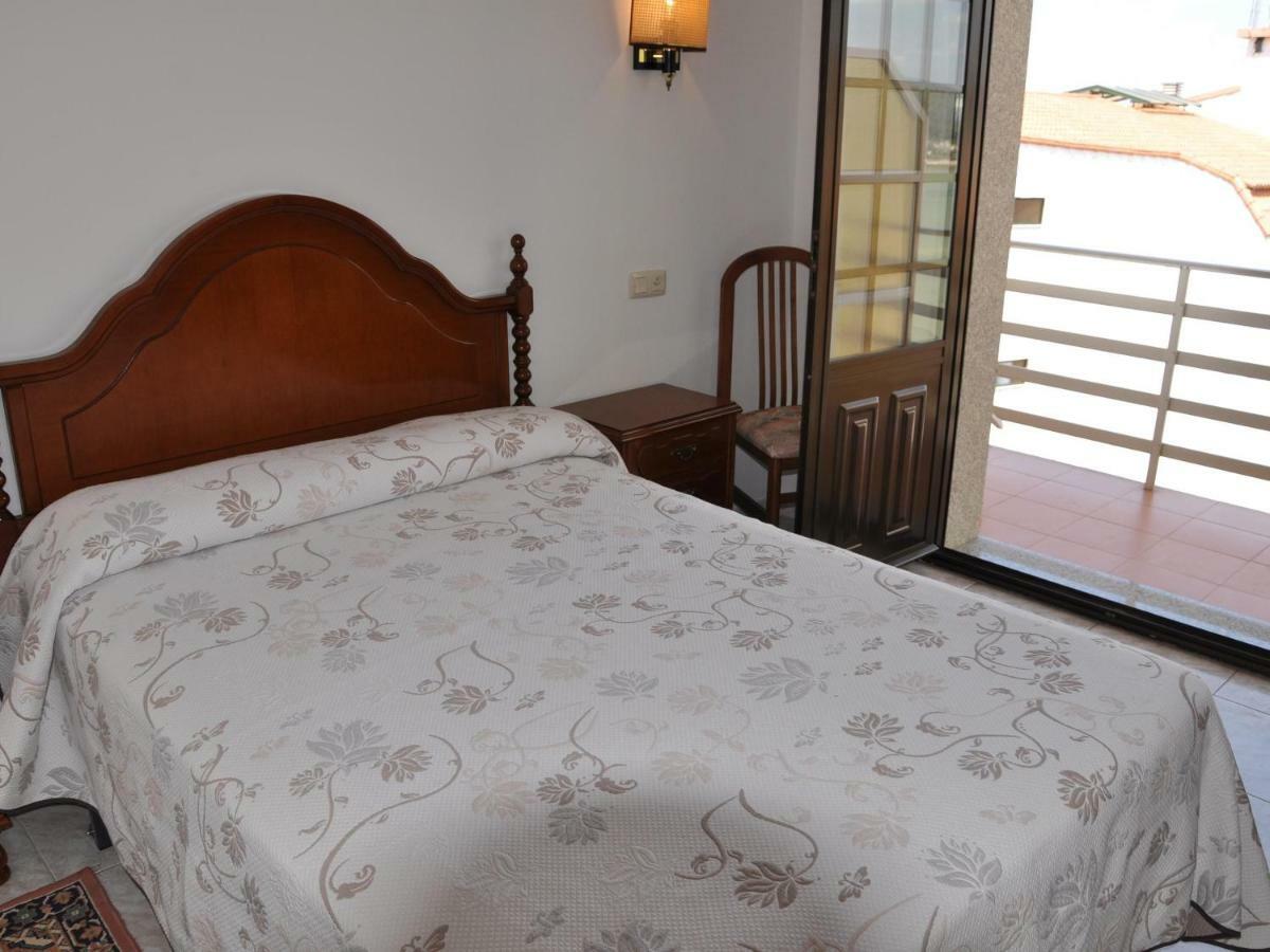 Hostal Mourelos Эль-Грове Номер фото